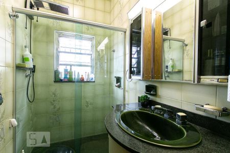 Casa à venda com 195m², 4 quartos e 2 vagas Casa à venda com 195m², 4 quartos e 2 vagasBanheiro Social