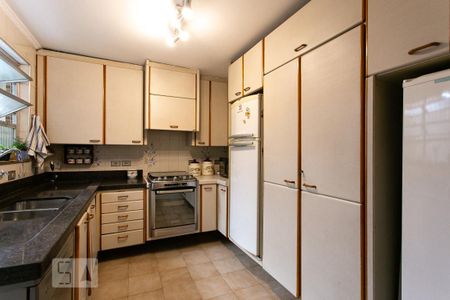 Casa à venda com 195m², 4 quartos e 2 vagas Casa à venda com 195m², 4 quartos e 2 vagasCozinhaCozinha