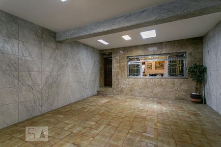 Casa à venda com 195m², 4 quartos e 2 vagas Casa à venda com 195m², 4 quartos e 2 vagasGaragem