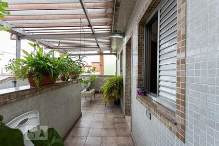 Casa à venda com 195m², 4 quartos e 2 vagas Casa à venda com 195m², 4 quartos e 2 vagasVaranda