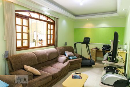 Sala de estar  de casa à venda com 4 quartos, 200m² em Vila Nilo, São Paulo