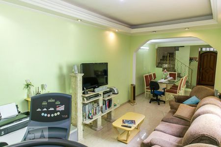 Sala de estar  de casa à venda com 4 quartos, 200m² em Vila Nilo, São Paulo