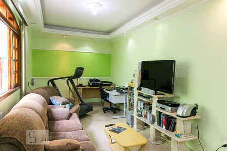 Sala de estar  de casa à venda com 4 quartos, 200m² em Vila Nilo, São Paulo