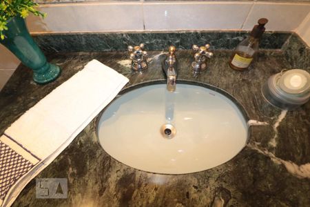 Apartamento à venda com 185m², 4 quartos e 3 vagasBanheiro Social - pia