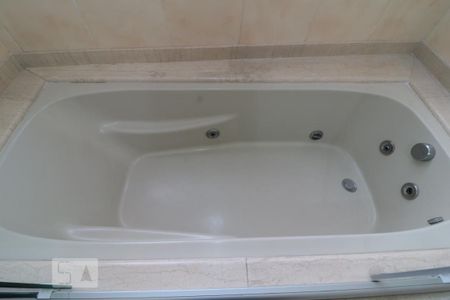 Apartamento à venda com 185m², 4 quartos e 3 vagasBanheiro da Suíte 1- banheira