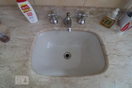 Apartamento à venda com 185m², 4 quartos e 3 vagasBanheiro da Suíte 1 - pia