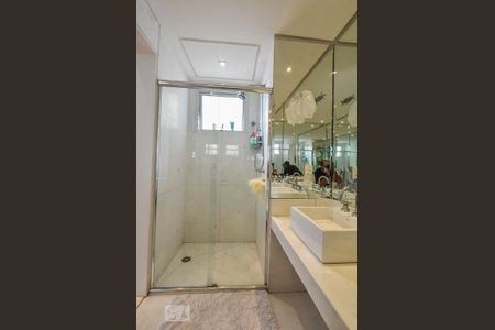 Apartamento à venda com 240m², 5 quartos e 4 vagasBanheiro Suíte 01