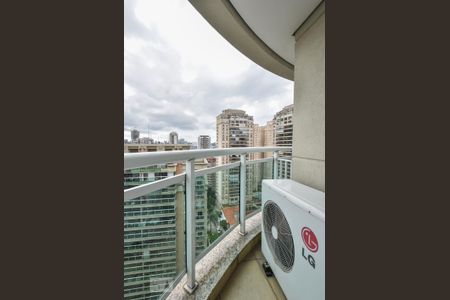 Apartamento à venda com 240m², 5 quartos e 4 vagasVaranda Suíte 02