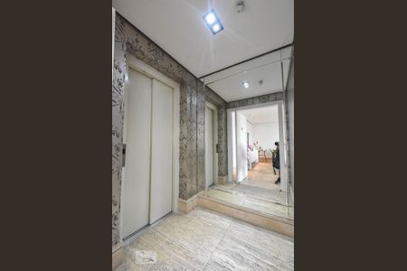 Apartamento à venda com 240m², 5 quartos e 4 vagasHall