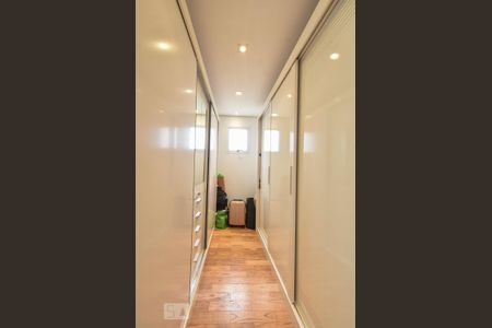 Apartamento à venda com 240m², 5 quartos e 4 vagasCloset Suíte 01