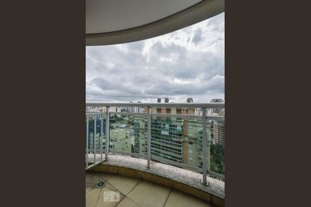 Apartamento à venda com 240m², 5 quartos e 4 vagasVaranda Suíte 01