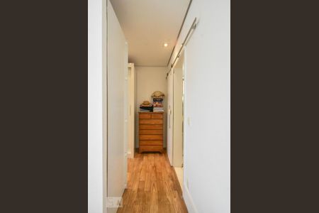 Apartamento à venda com 240m², 5 quartos e 4 vagasCloset Suíte 01