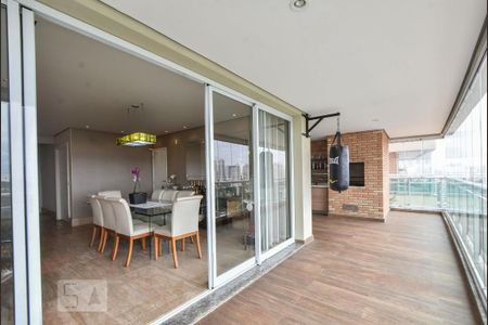 Apartamento à venda com 240m², 5 quartos e 4 vagasVaranda Gourmet