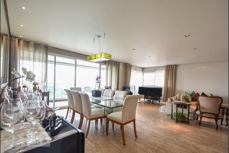 Apartamento à venda com 240m², 5 quartos e 4 vagasSala de Jantar