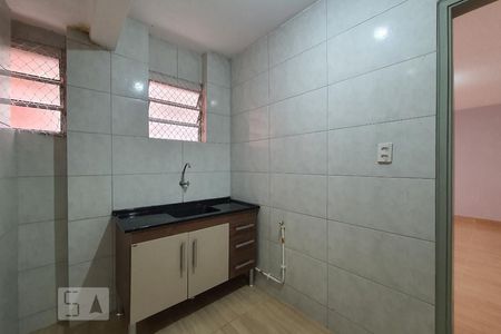 Cozinha de kitnet/studio para alugar com 1 quarto, 25m² em Liberdade, São Paulo