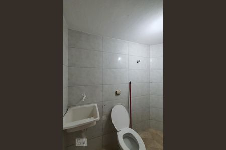 Banheiro de kitnet/studio para alugar com 1 quarto, 25m² em Liberdade, São Paulo