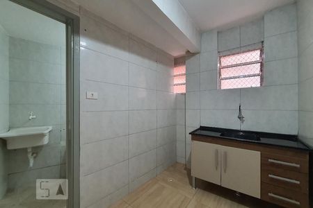 Cozinha de kitnet/studio para alugar com 1 quarto, 25m² em Liberdade, São Paulo