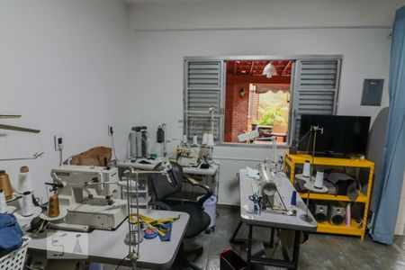 Casa à venda com 150m², 3 quartos e 3 vagas Casa à venda com 150m², 3 quartos e 3 vagasAtelie / Escritorio