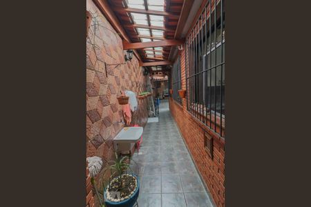 Casa à venda com 150m², 3 quartos e 3 vagas Casa à venda com 150m², 3 quartos e 3 vagasCorredor