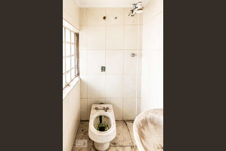 Banheiro de kitnet/studio para alugar com 2 quartos, 48m² em República, São Paulo
