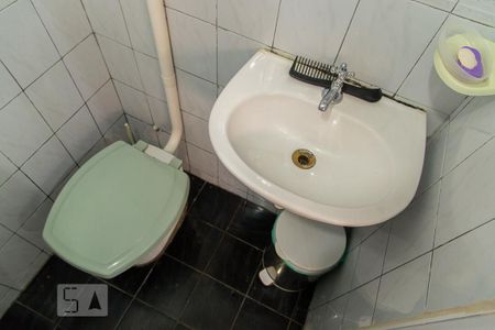 Casa para alugar com 200m², 2 quartos e 3 vagas Casa para alugar com 200m², 2 quartos e 3 vagasBanheiro do salão - Detalhe