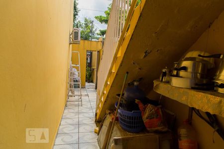 Casa para alugar com 200m², 2 quartos e 3 vagas Casa para alugar com 200m², 2 quartos e 3 vagasVaranda - Escada