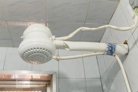 Casa para alugar com 200m², 2 quartos e 3 vagas Casa para alugar com 200m², 2 quartos e 3 vagasBanheiro do salão - Chuveiro