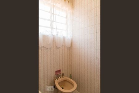 Casa para alugar com 200m², 2 quartos e 3 vagas Casa para alugar com 200m², 2 quartos e 3 vagasBanheiro