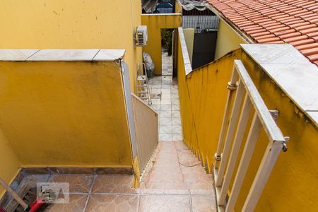 Casa para alugar com 200m², 2 quartos e 3 vagas Casa para alugar com 200m², 2 quartos e 3 vagasVaranda - Escada