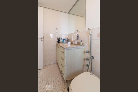 Apartamento para alugar com 100m², 2 quartos e 2 vagas Apartamento para alugar com 100m², 2 quartos e 2 vagasBanheiro da Suíte 1