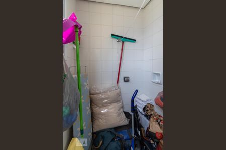 Apartamento para alugar com 100m², 2 quartos e 2 vagas Apartamento para alugar com 100m², 2 quartos e 2 vagasBanheiro de Serviço