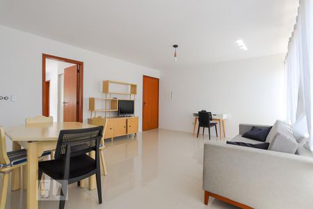 Sala e Cozinha de apartamento para alugar com 1 quarto, 61m² em Passo da Areia, Porto Alegre