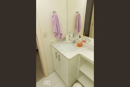 Apartamento para alugar com 66m², 2 quartos e 1 vaga Apartamento para alugar com 66m², 2 quartos e 1 vagaBanheiro da Suíte