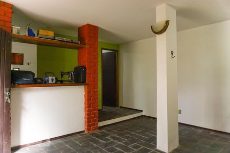 Casa de condomínio à venda com 366m², 5 quartos e 4 vagas Casa de condomínio à venda com 366m², 5 quartos e 4 vagasSala 2/Cozinha