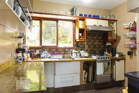 Casa de condomínio à venda com 366m², 5 quartos e 4 vagas Casa de condomínio à venda com 366m², 5 quartos e 4 vagasCozinha