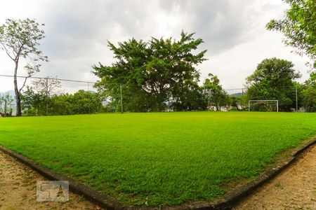 Casa de condomínio à venda com 366m², 5 quartos e 4 vagas Casa de condomínio à venda com 366m², 5 quartos e 4 vagasÁrea comum - Campo de Futball