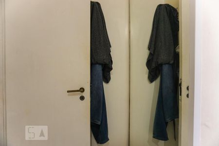 Casa de condomínio à venda com 366m², 5 quartos e 4 vagas Casa de condomínio à venda com 366m², 5 quartos e 4 vagasBanheiro da Suíte