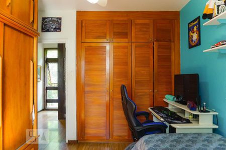 Casa de condomínio à venda com 366m², 5 quartos e 4 vagas Casa de condomínio à venda com 366m², 5 quartos e 4 vagasQuarto 2