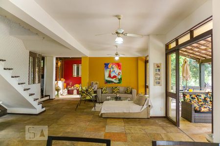 Sala de casa de condomínio à venda com 5 quartos, 366m² em Itanhangá, Rio de Janeiro