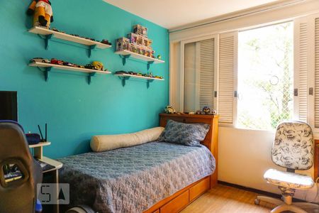 Casa de condomínio à venda com 366m², 5 quartos e 4 vagas Casa de condomínio à venda com 366m², 5 quartos e 4 vagasQuarto 2