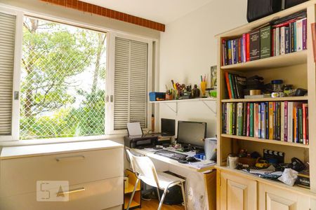 Casa de condomínio à venda com 366m², 5 quartos e 4 vagas Casa de condomínio à venda com 366m², 5 quartos e 4 vagasQuarto 3