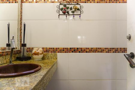 Casa de condomínio à venda com 366m², 5 quartos e 4 vagas Casa de condomínio à venda com 366m², 5 quartos e 4 vagasLavabo