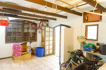 Casa de condomínio à venda com 366m², 5 quartos e 4 vagas Casa de condomínio à venda com 366m², 5 quartos e 4 vagasSala 3