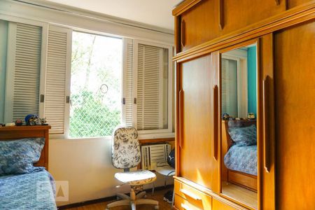 Casa de condomínio à venda com 366m², 5 quartos e 4 vagas Casa de condomínio à venda com 366m², 5 quartos e 4 vagasQuarto 2