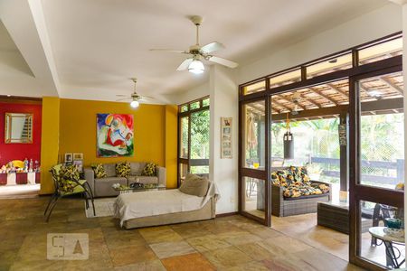 Sala de casa de condomínio à venda com 5 quartos, 366m² em Itanhangá, Rio de Janeiro