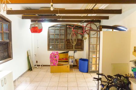 Casa de condomínio à venda com 366m², 5 quartos e 4 vagas Casa de condomínio à venda com 366m², 5 quartos e 4 vagasSala 3