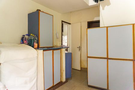 Casa de condomínio à venda com 366m², 5 quartos e 4 vagas Casa de condomínio à venda com 366m², 5 quartos e 4 vagasÁrea de Serviço