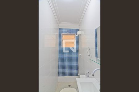 Banheiro de casa para alugar com 1 quarto, 30m² em Jardim Líbano, São Paulo