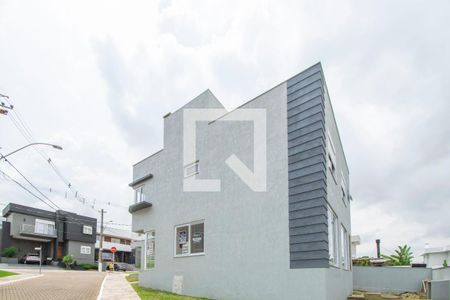 Casa de condomínio à venda com 240m², 4 quartos e 3 vagasFachada