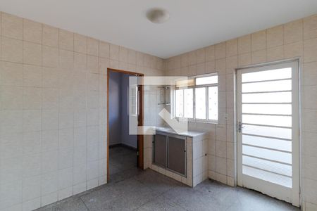 Casa para alugar com 90m², 3 quartos e 2 vagasCozinha
